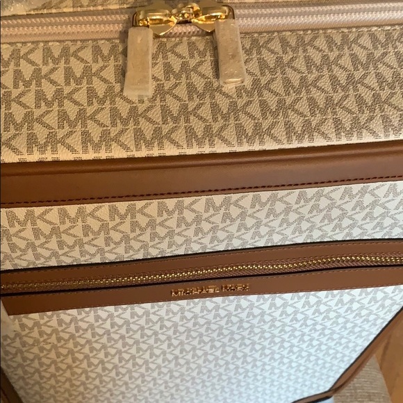 Michael Kors Carry On Luggage Trolley Vanilla - Picture 3 of 12